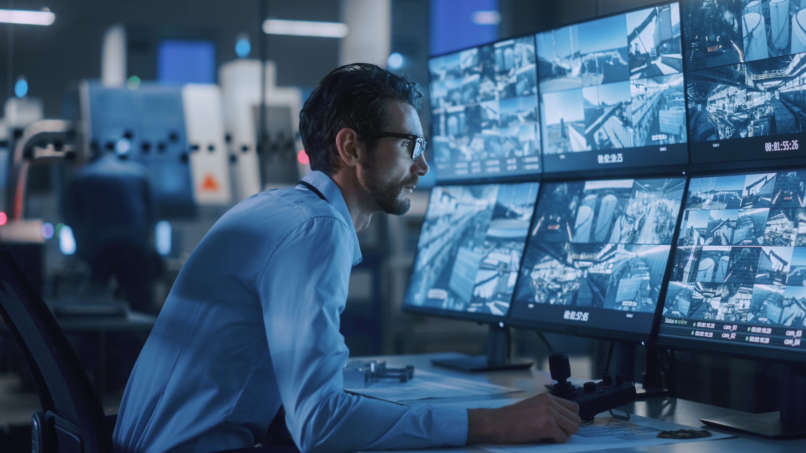 Operator Monitoring Multi-Screen Control Room Displays